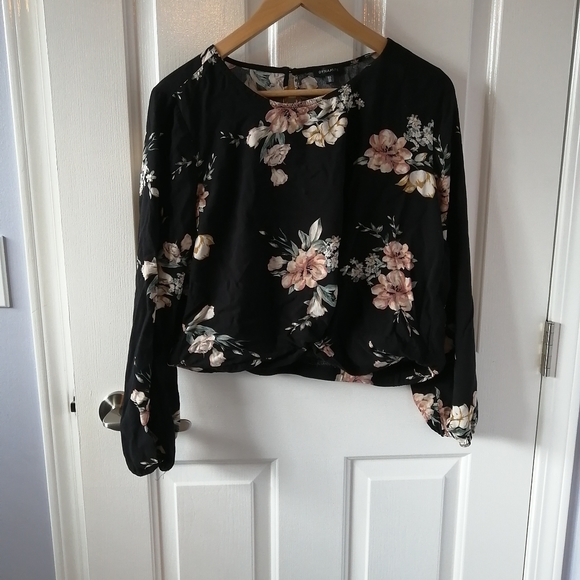 Floral long sleeve - Picture 1 of 6